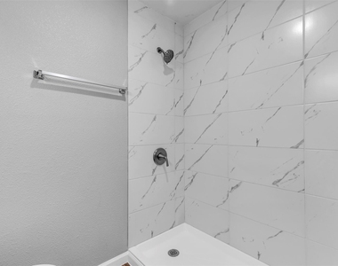 1840 Richmond Avenue - Photo Thumbnail 13