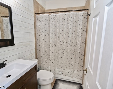 15578 Vallecas Lane - Photo Thumbnail 4