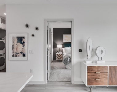 3636 W Dallas Street - Photo Thumbnail 3