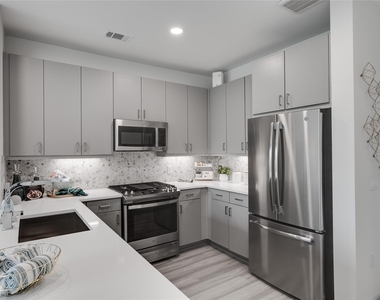 3636 W Dallas Street - Photo Thumbnail 1