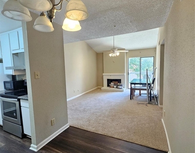 7900 N Stadium Drive - Photo Thumbnail 2