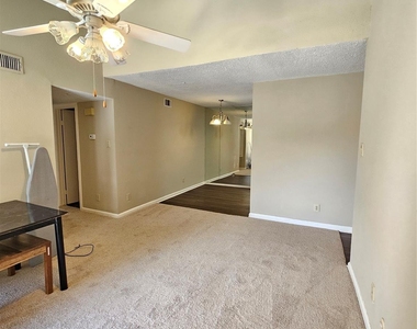 7900 N Stadium Drive - Photo Thumbnail 4