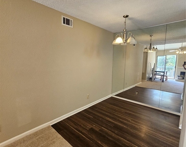 7900 N Stadium Drive - Photo Thumbnail 3