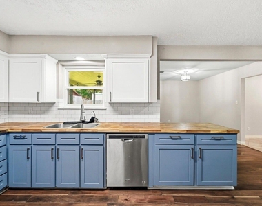 3602 W Sweet Gum Drive - Photo Thumbnail 6