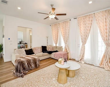 11021 Mikula Drive - Photo Thumbnail 7