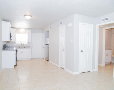 2010 N Travis Street - Photo Thumbnail 10