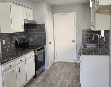 10115 Enchanted Stone Drive - Photo Thumbnail 3
