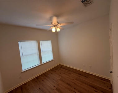 4516 White Rock Street - Photo Thumbnail 14