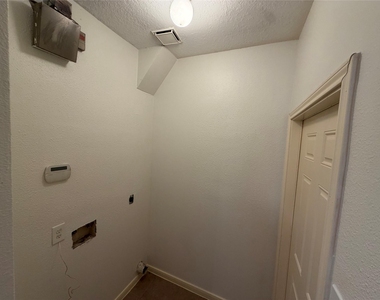 4516 White Rock Street - Photo Thumbnail 19