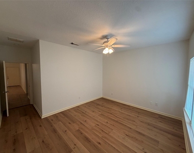 4516 White Rock Street - Photo Thumbnail 10