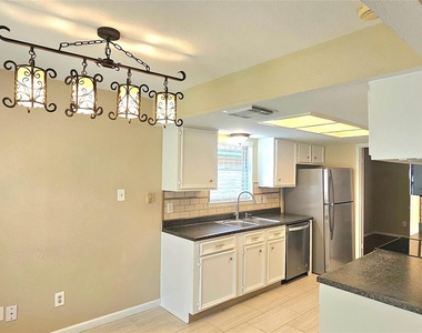 22 W Broken Oak Court - Photo Thumbnail 11