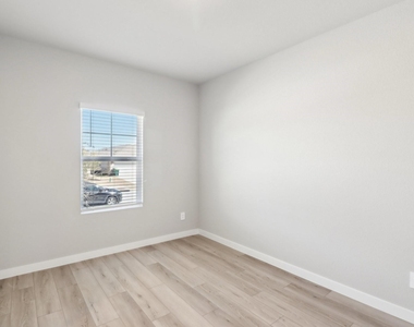 18075 Martin Pines Drive - Photo Thumbnail 2