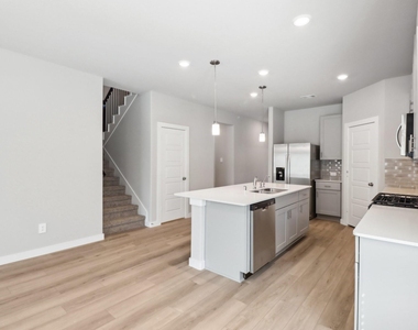 18075 Martin Pines Drive - Photo Thumbnail 7