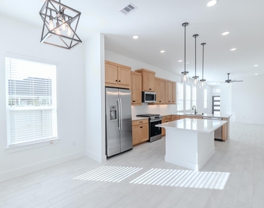 10472 Wild Rice Street - Photo Thumbnail 14