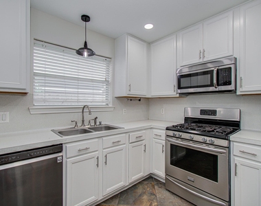 18303 Brenwood Manor Drive - Photo Thumbnail 10