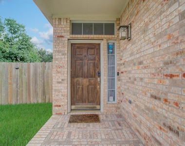 18303 Brenwood Manor Drive - Photo Thumbnail 2