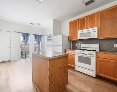6162 Settlers Lake Circle E - Photo Thumbnail 7