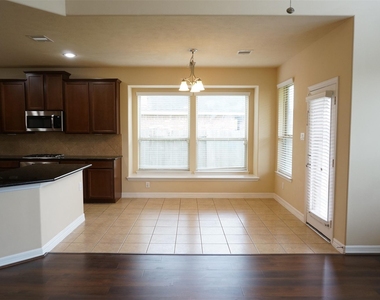 3319 S Hawkins Glen - Photo Thumbnail 8