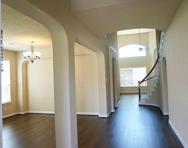 3319 S Hawkins Glen - Photo Thumbnail 11