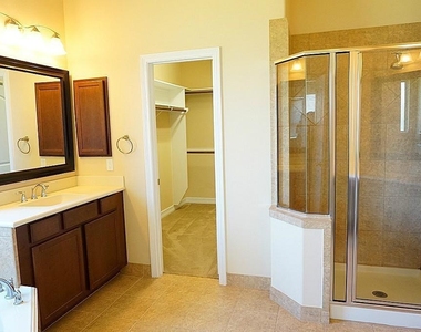 3319 S Hawkins Glen - Photo Thumbnail 13