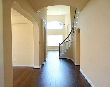 3319 S Hawkins Glen - Photo Thumbnail 3