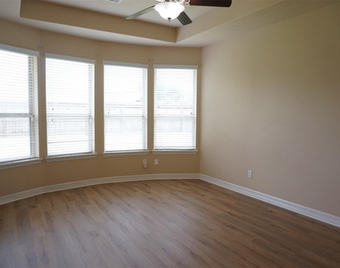 3319 S Hawkins Glen - Photo Thumbnail 12