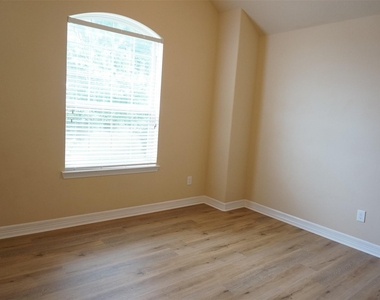 3319 S Hawkins Glen - Photo Thumbnail 22