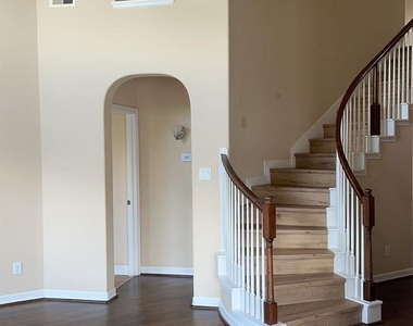 3319 S Hawkins Glen - Photo Thumbnail 6