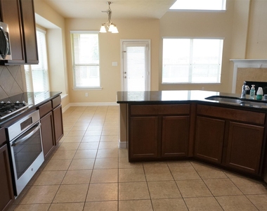 3319 S Hawkins Glen - Photo Thumbnail 9