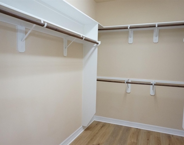 3319 S Hawkins Glen - Photo Thumbnail 16