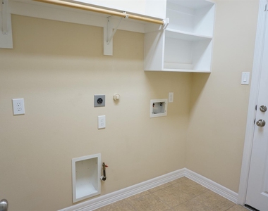 3319 S Hawkins Glen - Photo Thumbnail 24
