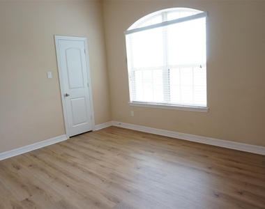 3319 S Hawkins Glen - Photo Thumbnail 20