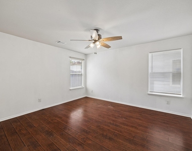 19007 Remington Park Dr - Photo Thumbnail 3