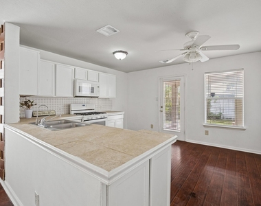 19007 Remington Park Dr - Photo Thumbnail 8