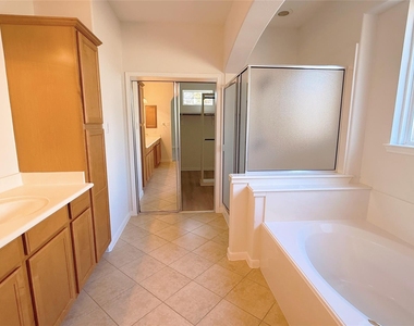 8610 Rising Oak Lane - Photo Thumbnail 29