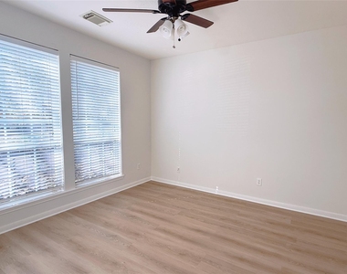 8610 Rising Oak Lane - Photo Thumbnail 35