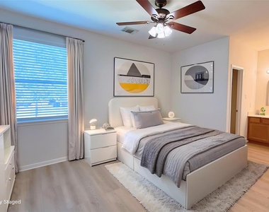 8610 Rising Oak Lane - Photo Thumbnail 6