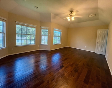 5607 Eagle Sky Boulevard - Photo Thumbnail 11