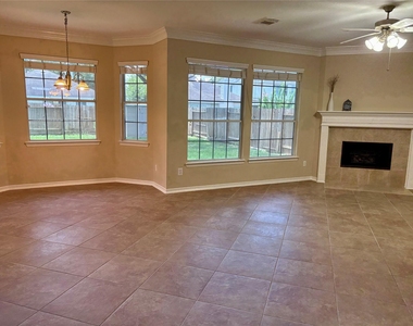 5607 Eagle Sky Boulevard - Photo Thumbnail 4