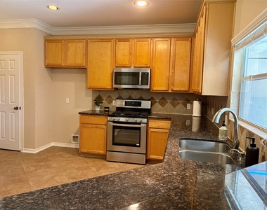 5607 Eagle Sky Boulevard - Photo Thumbnail 7