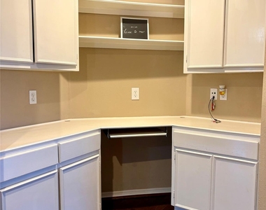 5607 Eagle Sky Boulevard - Photo Thumbnail 10