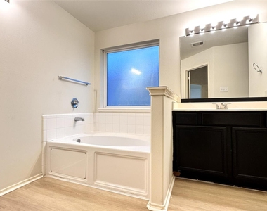 6818 Hampden Point Court - Photo Thumbnail 11