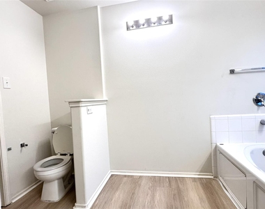 6818 Hampden Point Court - Photo Thumbnail 12