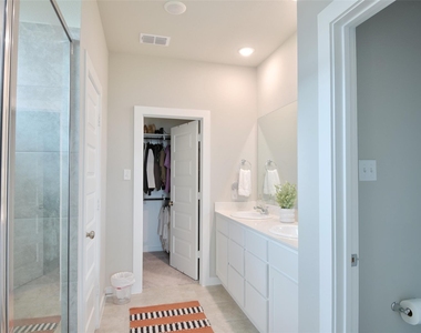 7215 Clearwater Cove Drive - Photo Thumbnail 14