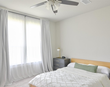 7215 Clearwater Cove Drive - Photo Thumbnail 6