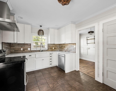 1036 Jackson Street - Photo Thumbnail 7