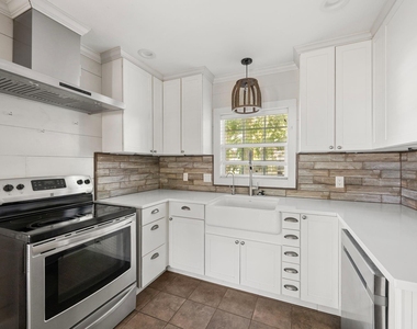 1036 Jackson Street - Photo Thumbnail 8