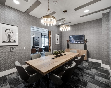 3636 W Dallas Street - Photo Thumbnail 7