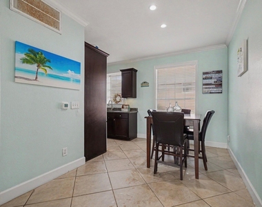 7000 Seawall Boulevard - Photo Thumbnail 6