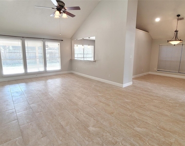 5227 Clarkston Lane - Photo Thumbnail 4